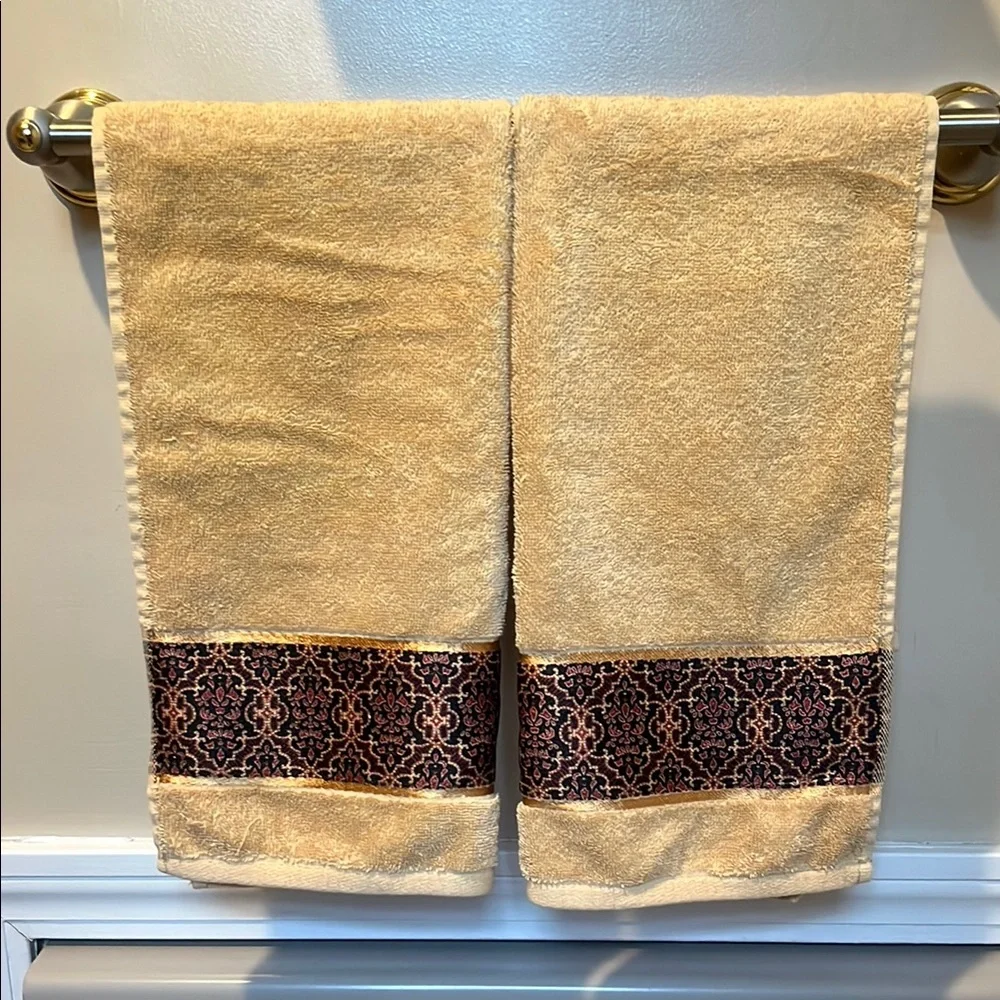 Waverly 2 Elegant Gold Towels with Patterned Border